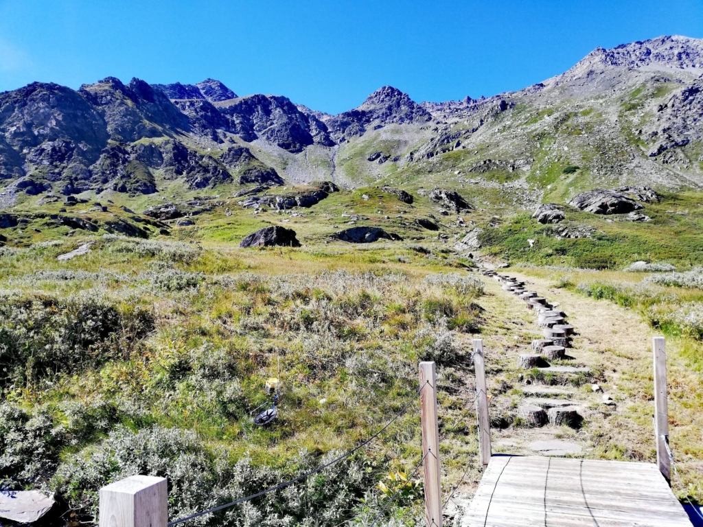 Montagne symbolisant le cheminement personnel accompagné par une psychologue et coach à Vaugneray