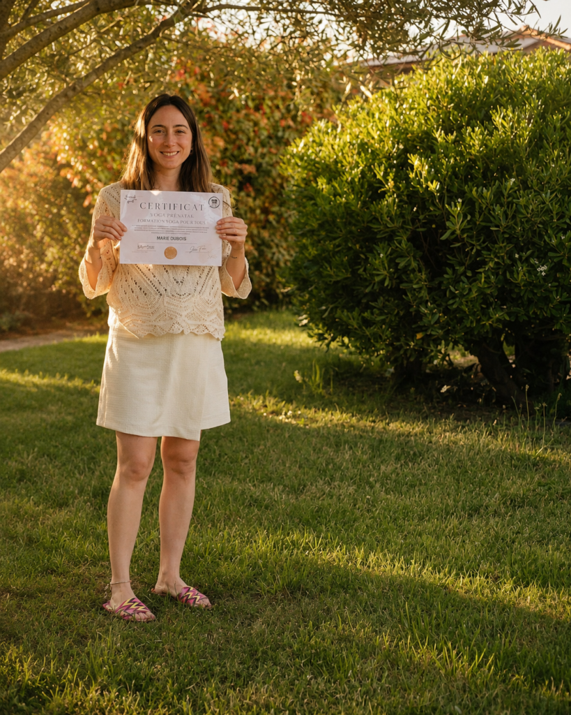 alt="Pauline Couturier, enseignante certifiée de yoga Vinyasa, fondatrice de Colibri Spirit"