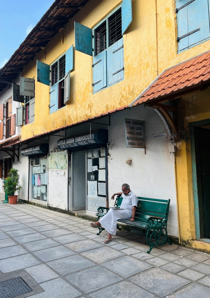 Participants souriants lors de la retraite en Inde du Sud