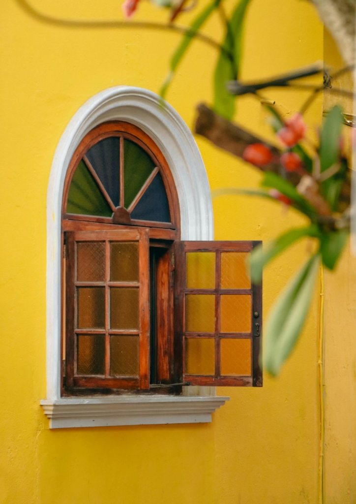 Ruelle colorée lors d'une balade à Fort Kochi dans le cadre de la retraite